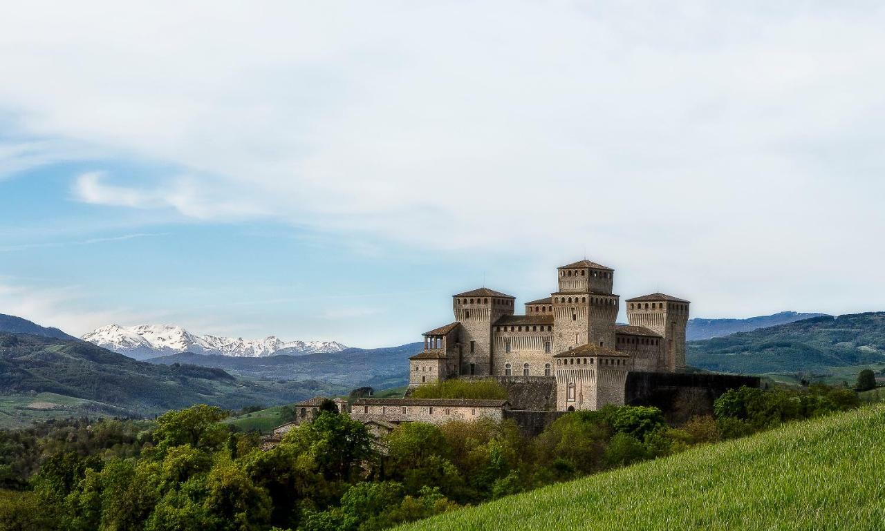 La Locanda Del Borgo Torrechiara Exterior foto